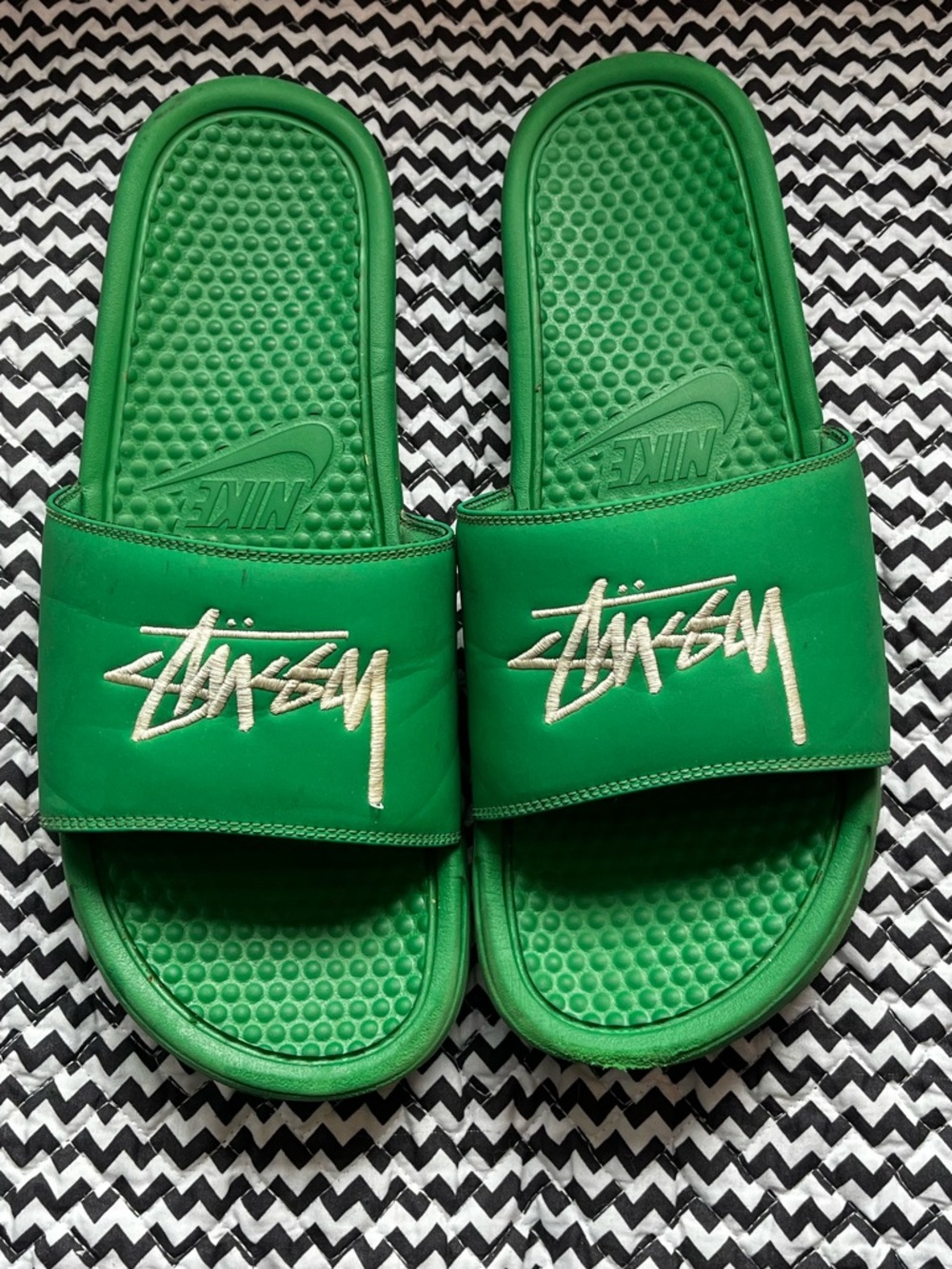 Stussy X Nike Benassi green slides size 11 - Picture 2 of 4